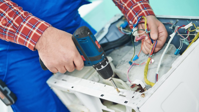 Bala Hitachi Hitachi çamaşır makinesi kart tamiri – Su almama arızası orijinal parça ile giderildi. - Teknik servis örneği
